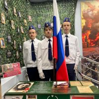 Парта героя Знамённая группа